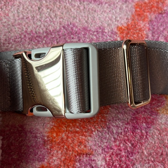 Lululemon 2021 original sherpa belt bag white gold everywhere cross body - Picture 2 of 8